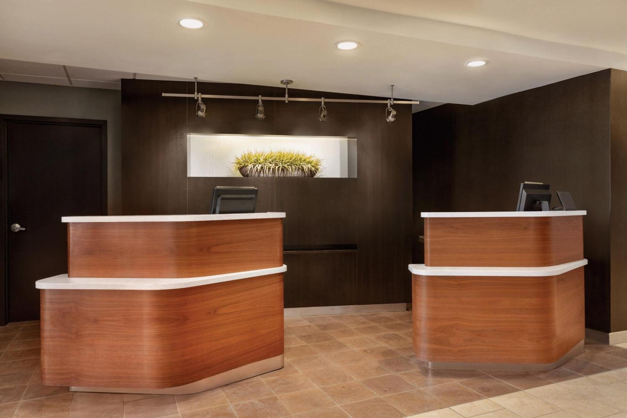 Courtyard By Marriott Topeka Exterior photo