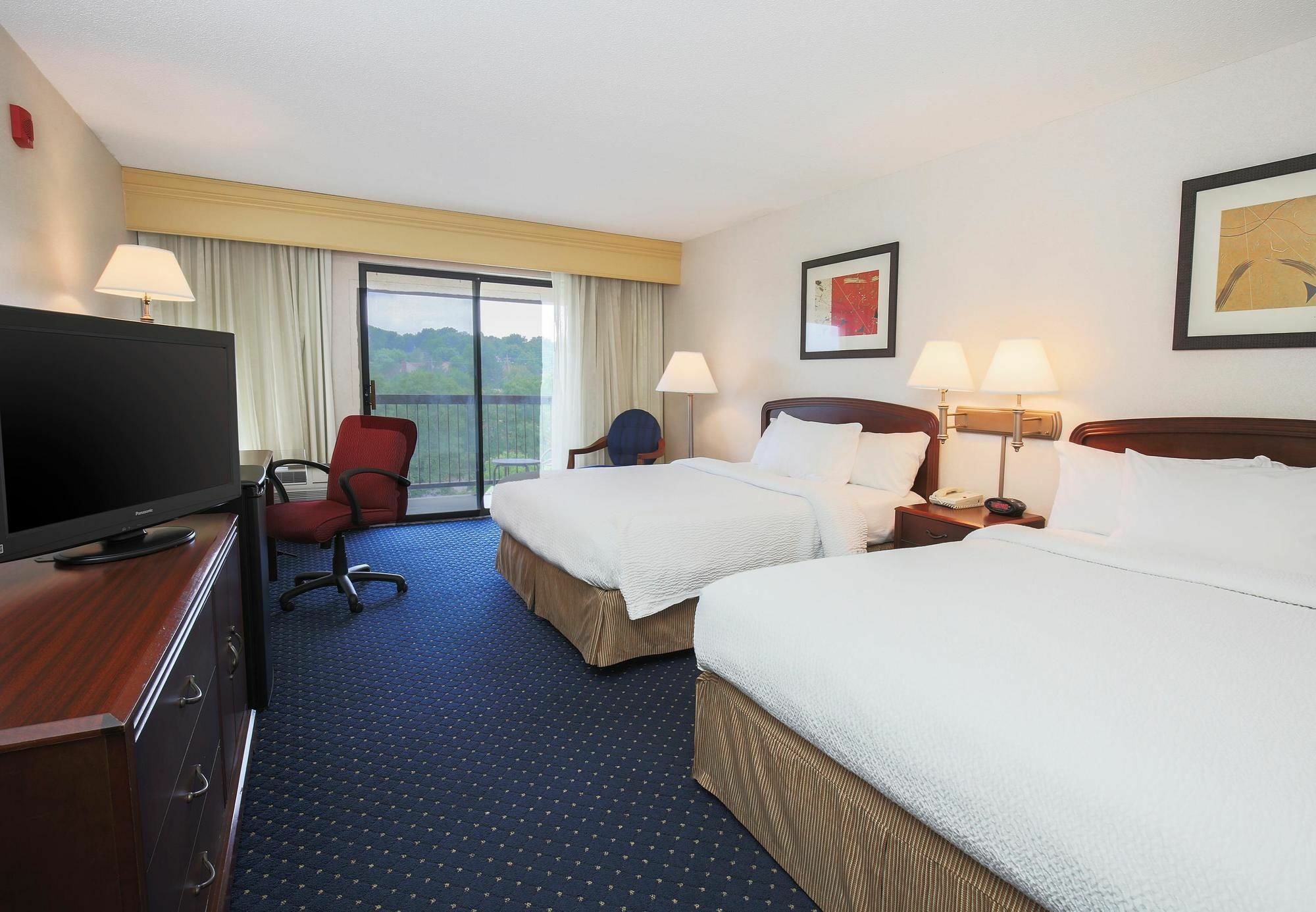 Courtyard By Marriott Topeka Exterior photo